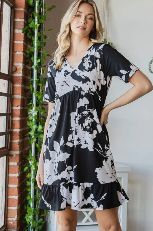 Women's Plus-Size Casual Outfit Chic & Cozy Apparel Dress - Floral Pattern, Black/white