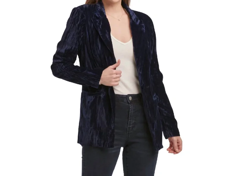 Women's Sporty Clothes Essentials On Sale Wylie Velvet Blazer In Midnight Navy