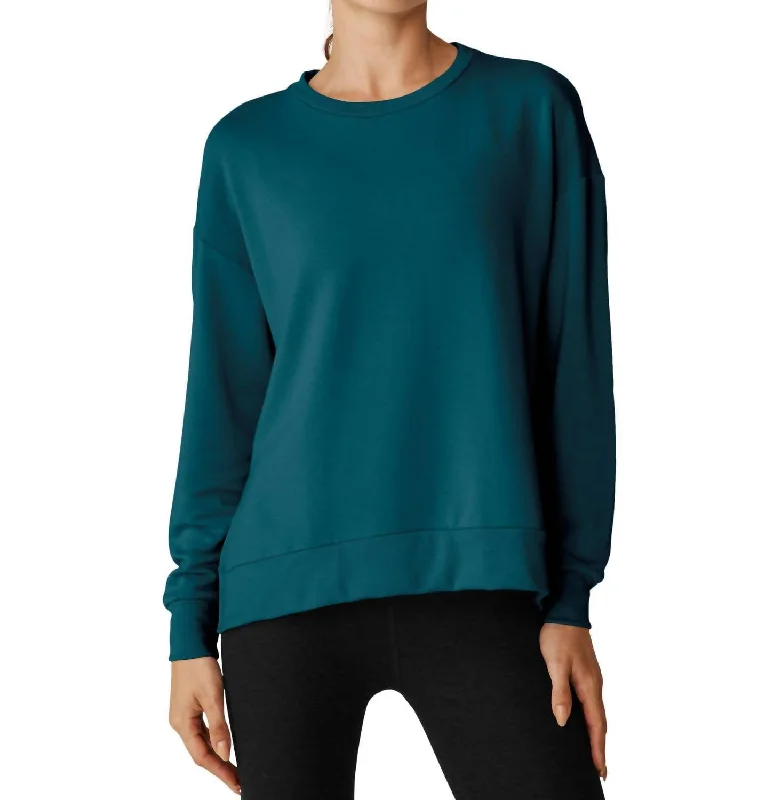 Women's Casual Clothing For Lounging Tropical Island - Inspired Attire Off Duty Pullover In Majestic Blue