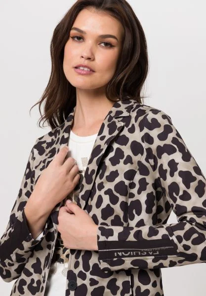 Women's Vintage-Inspired Outfit Fashion Essentials Tuzzi Animal Print Fearless Attitude Blazer