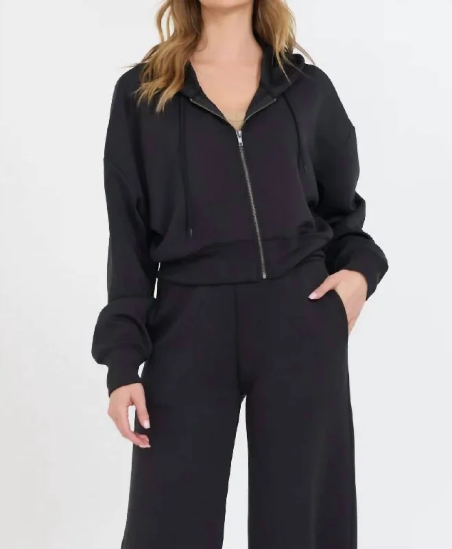 Women's Relaxed Clothes Bold Silhouette Carribbean Cloud Fleece Crop Zip Up In Black